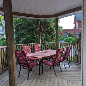 Garden 2 Storey House Niagara Falls